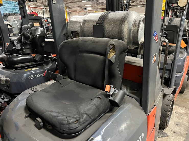 #2003-•-toyota-5800-lb.-forklift-image-2