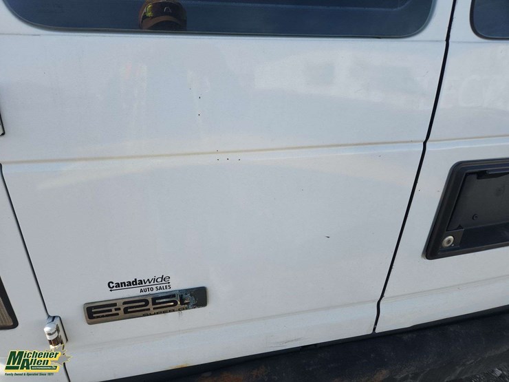 2010-ford-cargo-image-42