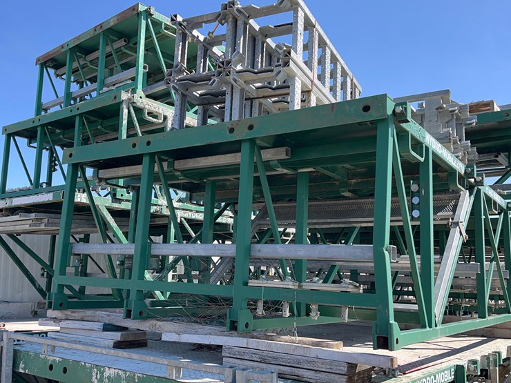 big-green-scaffolding-image-87