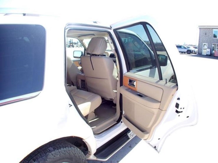 2009-lincoln-navigator-image-32