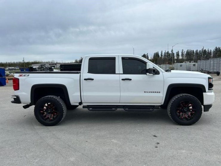 2018-chevrolet-silverado-1500-ltz-image-3