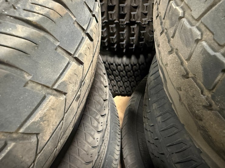 #2053-•-pallet-of-tires-image-11