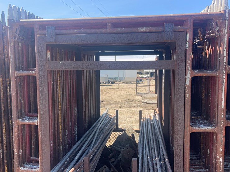scaffolding-on-carring-cage.-image-1