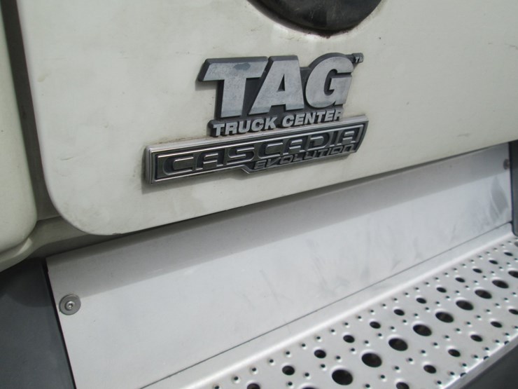 2016-freightliner-cascadia-113-image-18