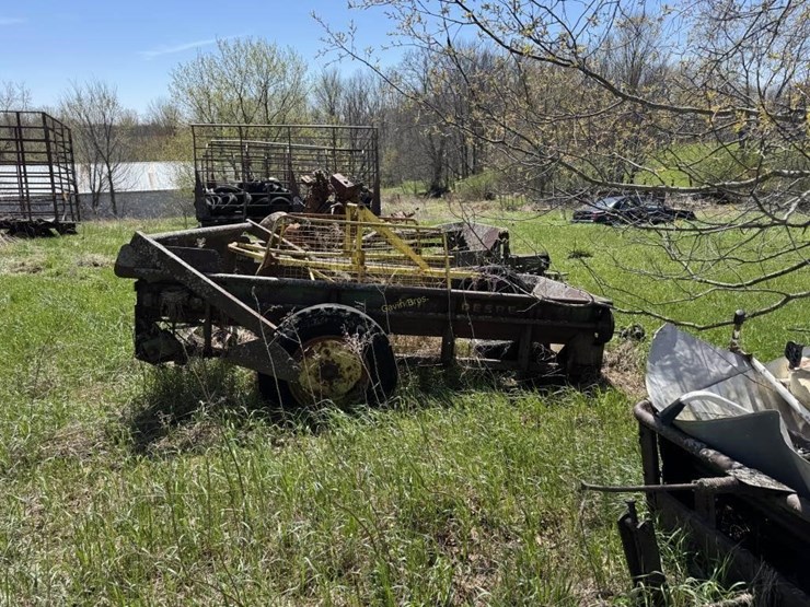 large-lot-of-scrap-machinery/vehicles-image-9