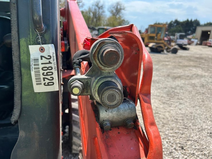 2016-kubota-ssv65-image-11