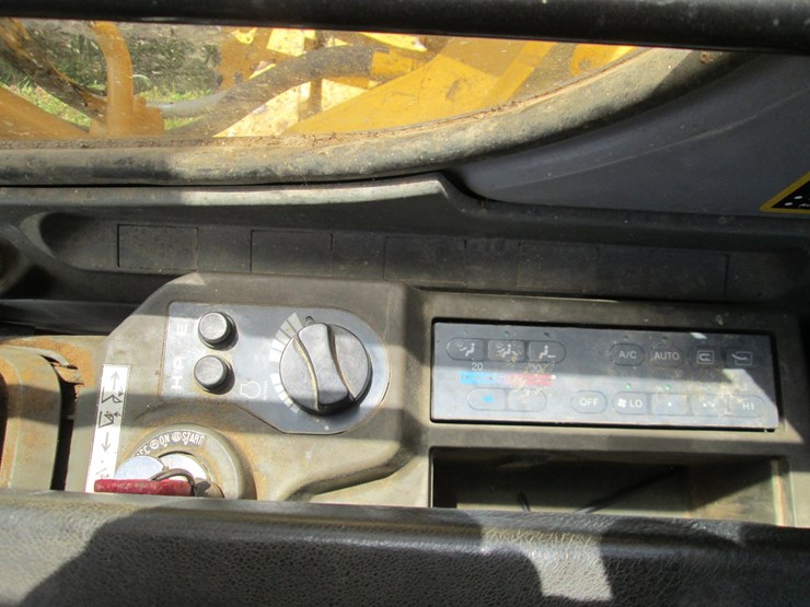 deere-200-lc-image-53