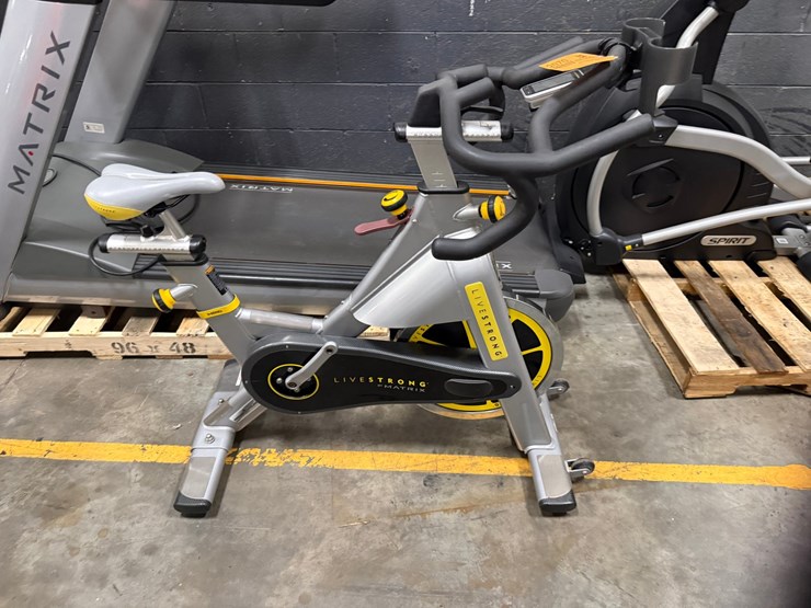 #2070-•-livestrong-by-matrix-spin-bike-image-2