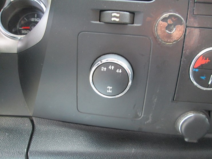 2011-chevrolet-2500hd-image-37