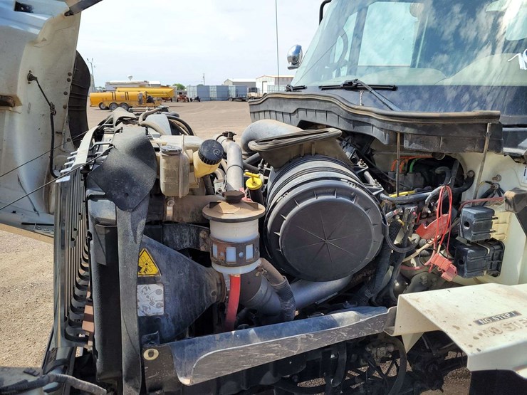 2008-international-harvester-sx525-digger-derrick-truck-image-31