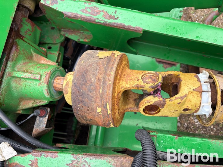 2006-john-deere-582-image-13
