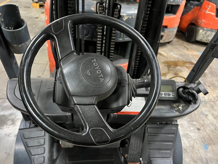 #2005-•-toyota-4500-lb.-forklift-(non-operational)-image-6