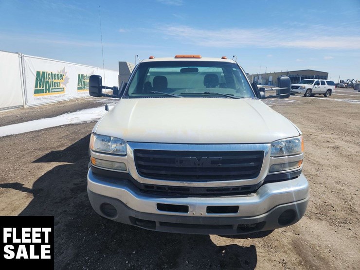 2006-gmc-sierra-3500-image-26