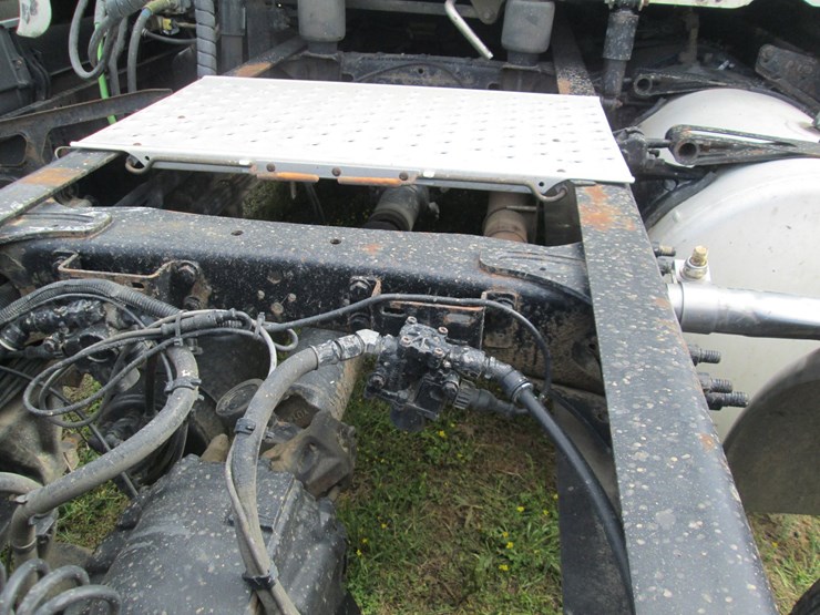 2016-freightliner-cascadia-113-image-17