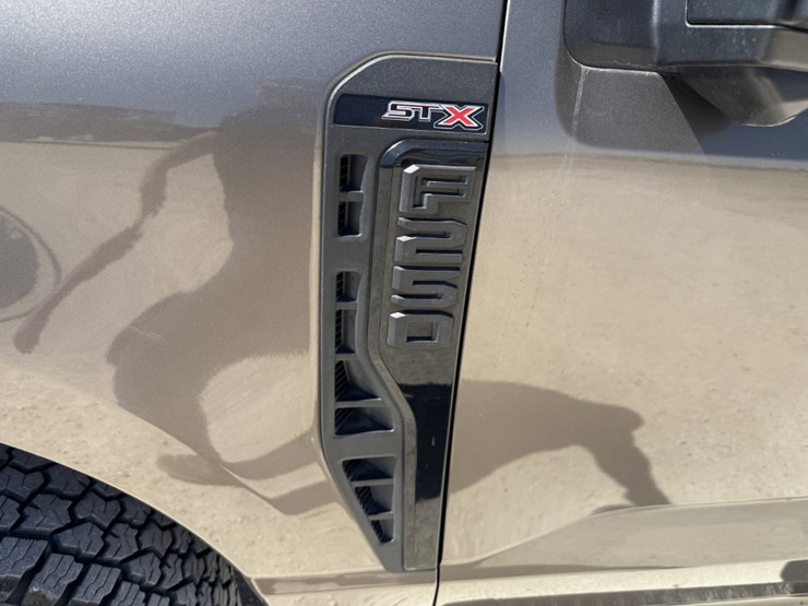 2023-ford-f250-image-25