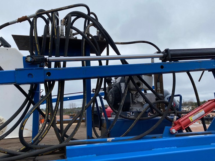 #1575-•-28'6"-pontoon-barge-with-crane-(no-title)-image-32