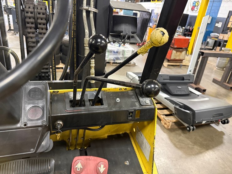 #2000-•-hyster-7700lb-forklift-image-10