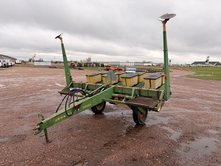 john-deere-7000-image-1