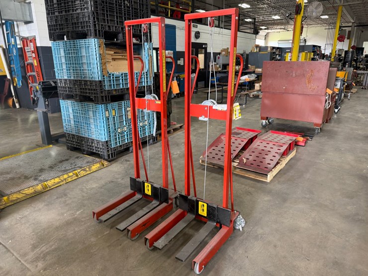 #2020-•-(2)-wesco-industrial-products-winch-operated-pedalifts-image-1