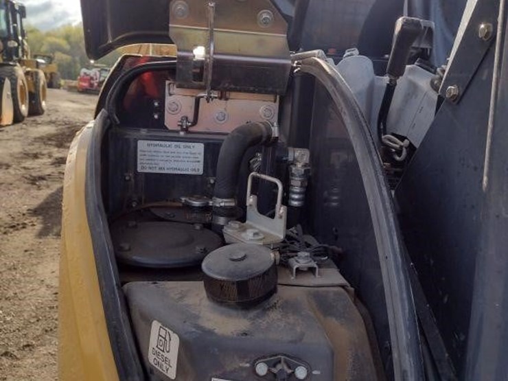 2018-deere-35g-image-37
