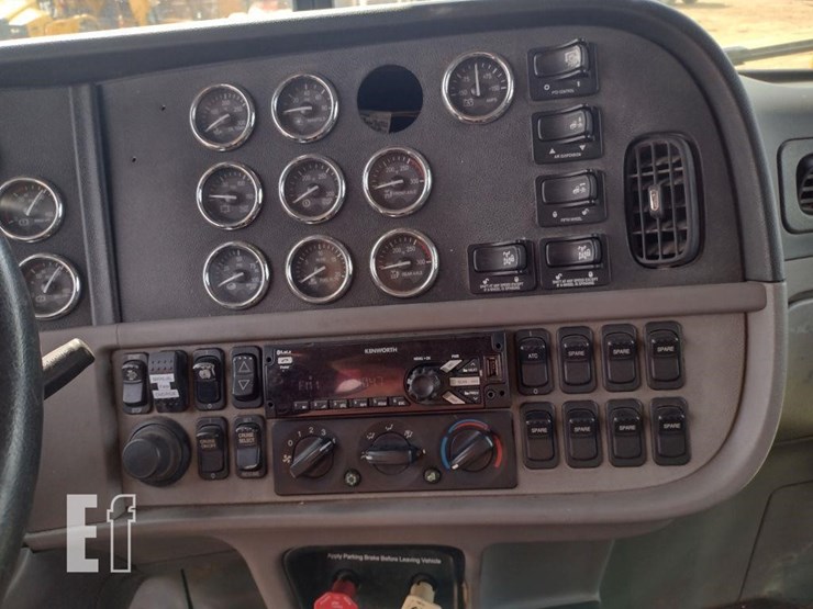2012-peterbilt-389-image-8
