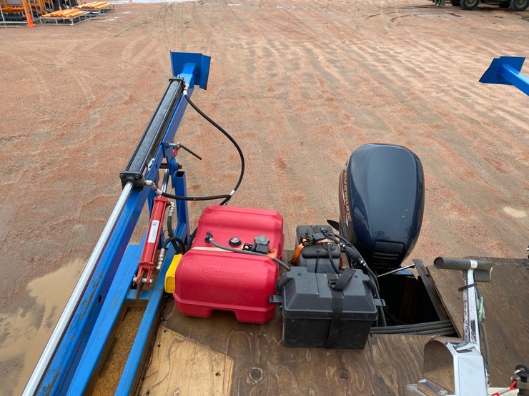 #1575-•-28'6"-pontoon-barge-with-crane-(no-title)-image-49