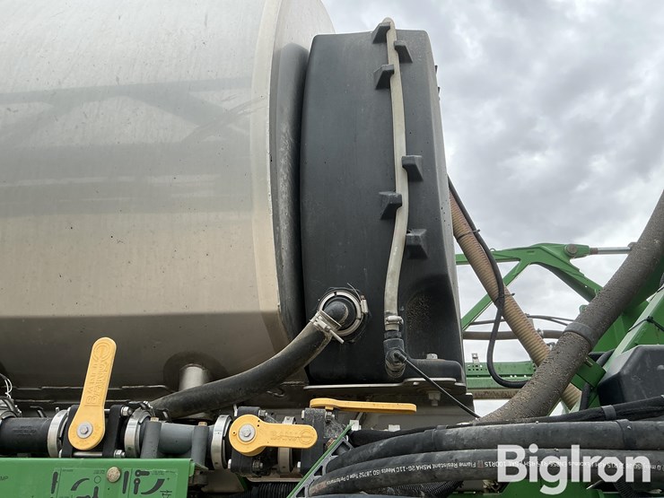 2017-john-deere-r4038-image-12