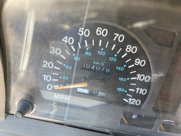 #1590-•-1996-polaris-indy-xcr-600-snowmobile-(no-reg-card)-image-12