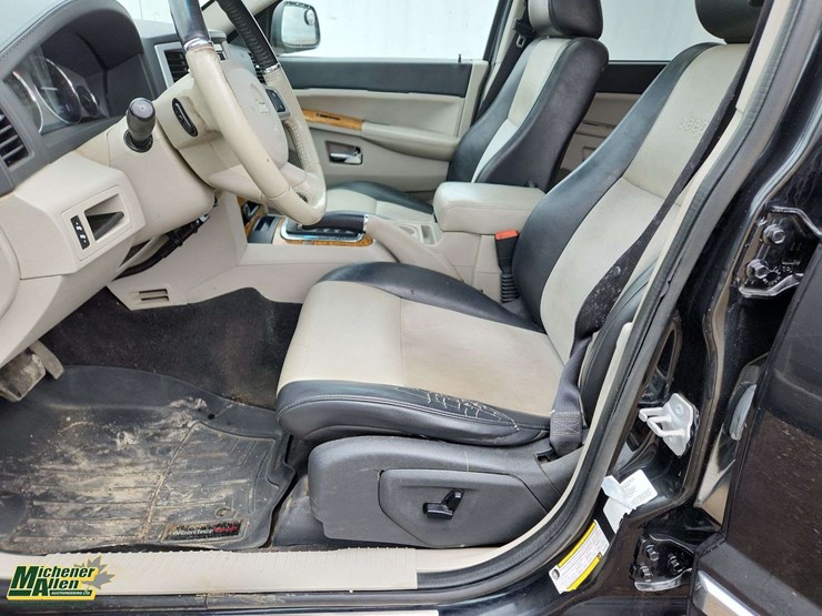 2010-jeep-grand-cherokee-image-14