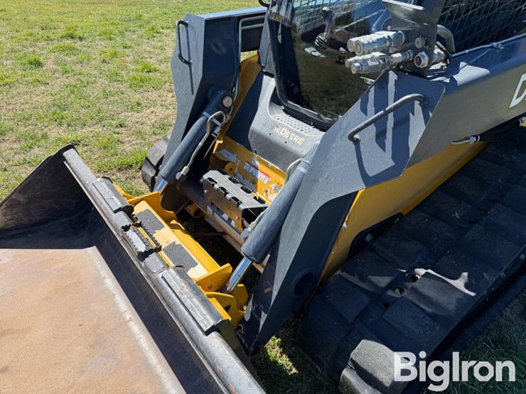 2011-deere-333d-image-14