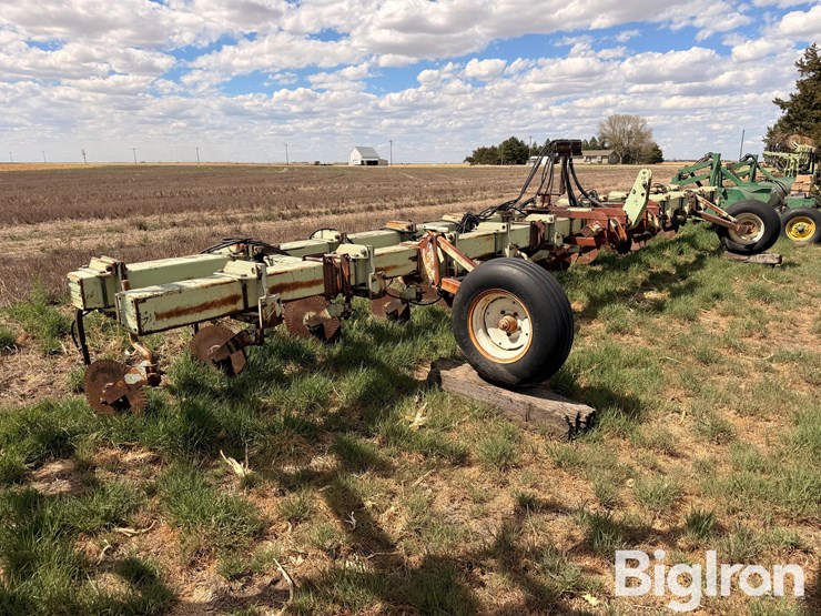 orthman-12-row-liquid-fertilizer-applicator-image-3