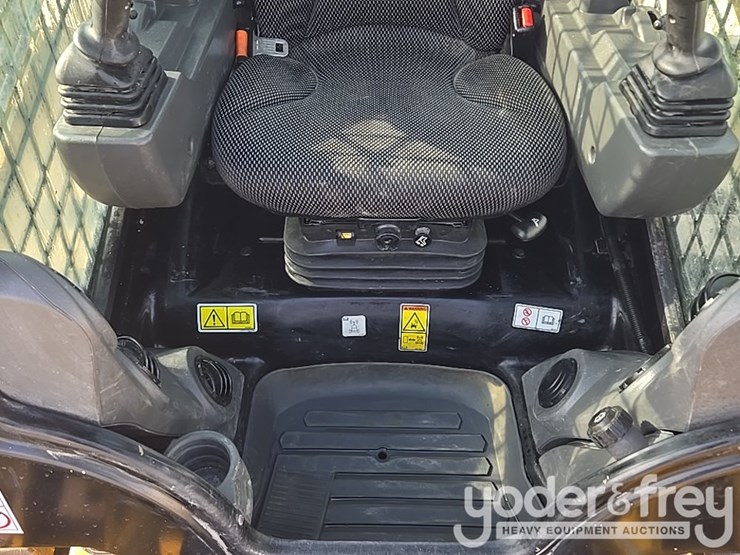 2022-caterpillar-299d3-image-42