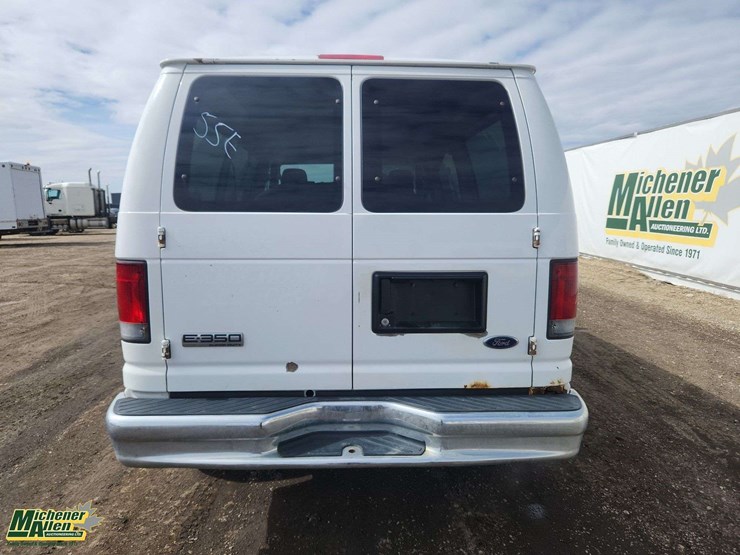 2009-ford-cargo-image-7