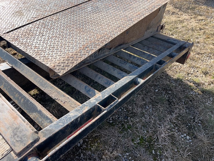 gooseneck-flatbed-trailer-image-14