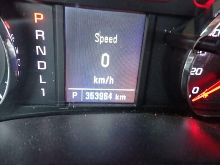 2016-chevrolet-2500hd-image-14