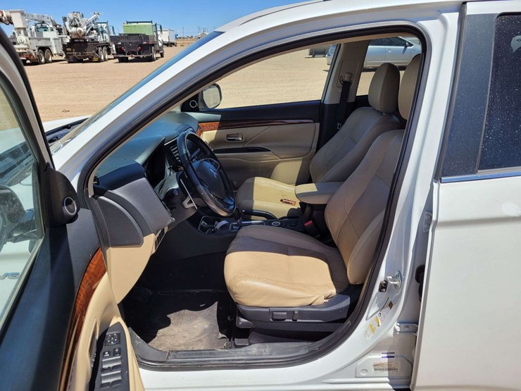 2014-mitsubishi-outlander-image-18