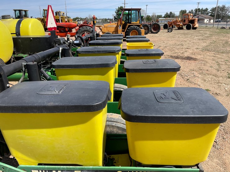 john-deere-7200-image-39