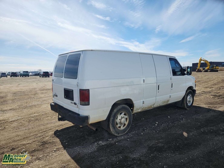 2010-ford-cargo-image-4