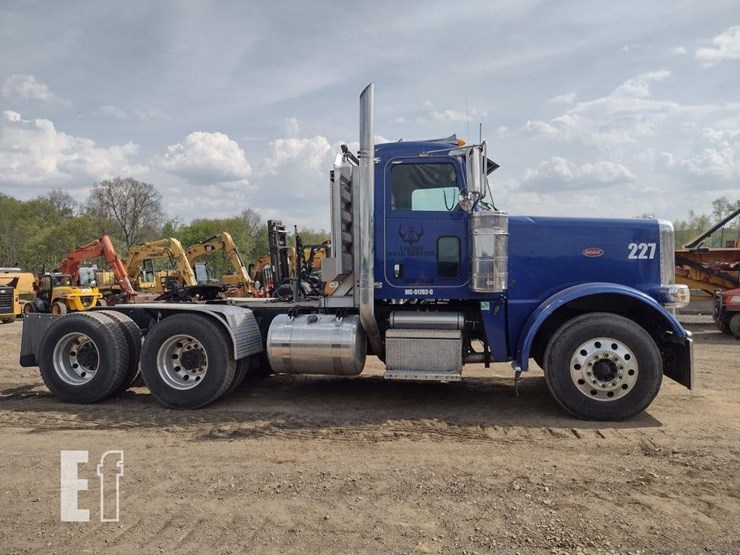 2012-peterbilt-389-image-3