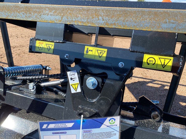 #4087-•-mower-king-84"-hydraulic-dozer-attachment-image-9