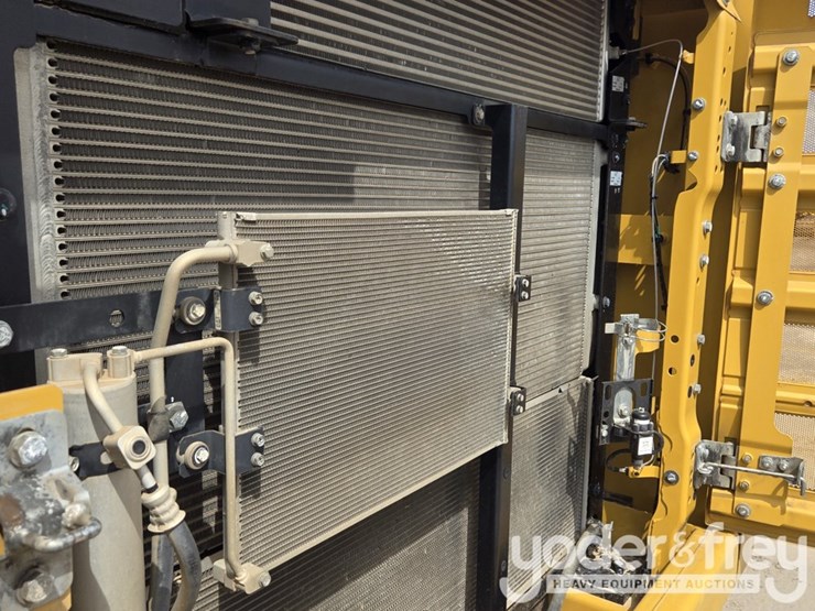 2021-caterpillar-336-image-54