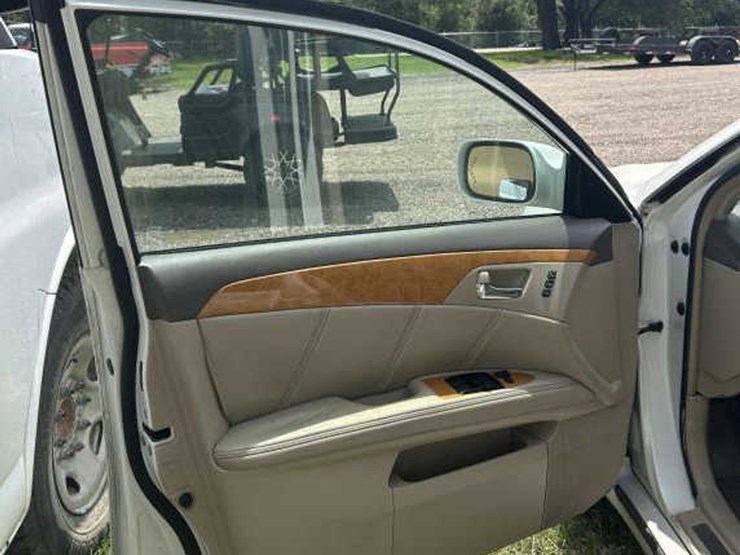#3-•-2005-toyota-avalon-image-11