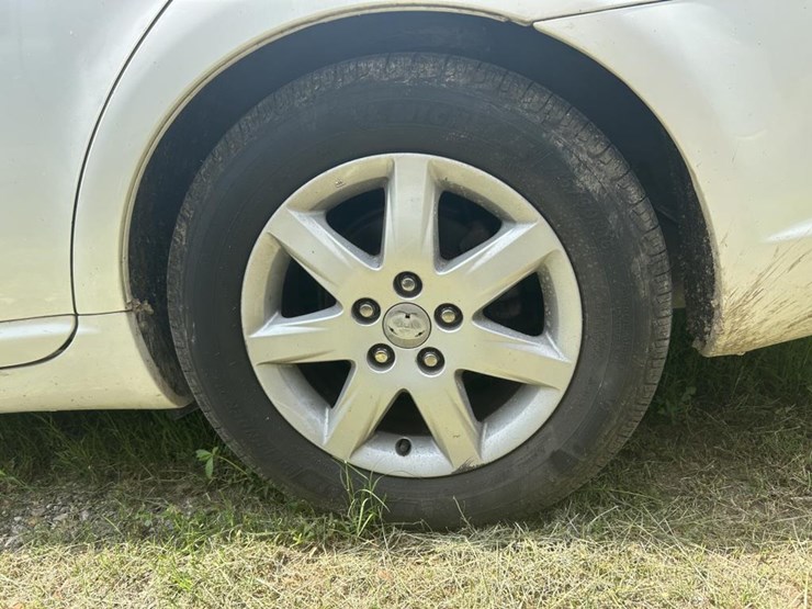 #3-•-2005-toyota-avalon-image-8