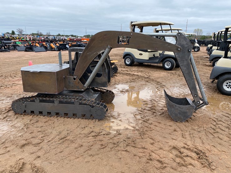 caterpillar-60-image-4