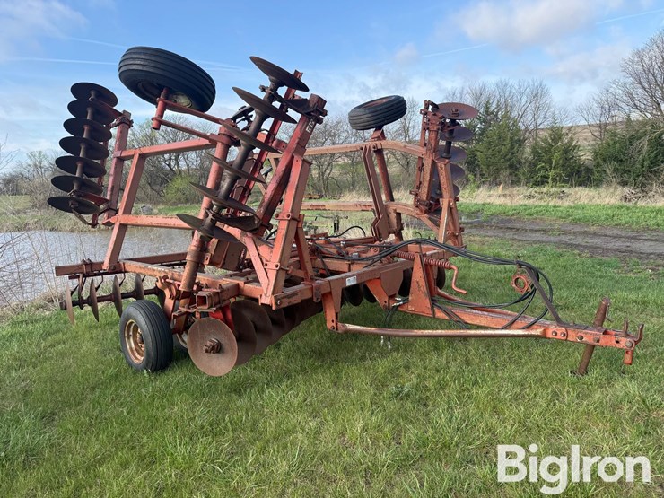 massey-ferguson-820-image-3