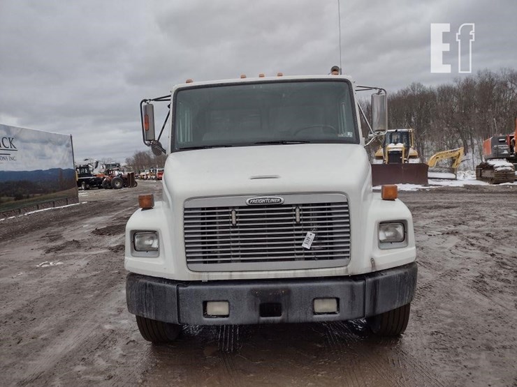 2002-freightliner-fl70-image-2