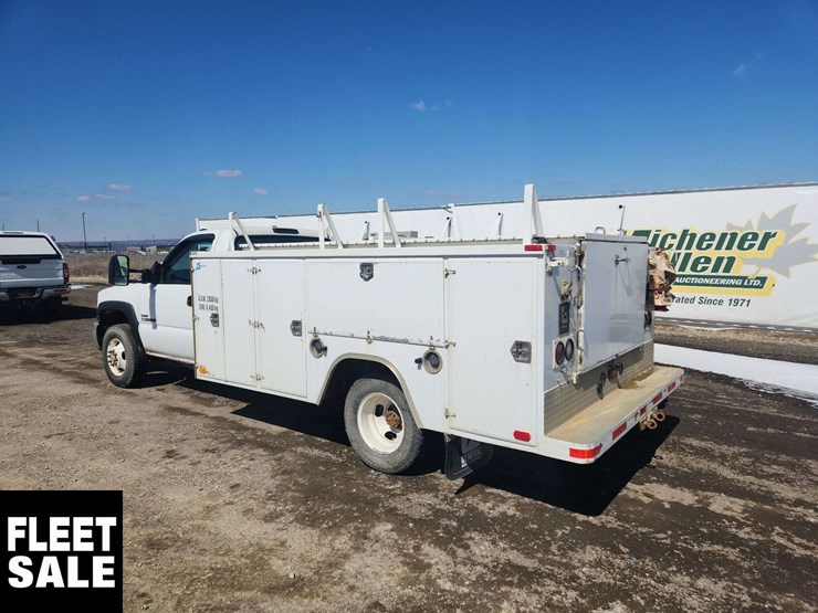 2006-gmc-sierra-3500-image-3