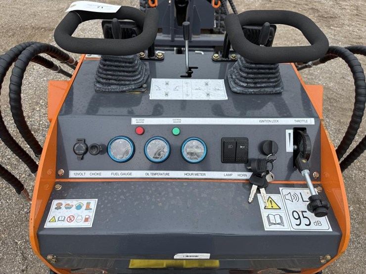 #71-•-mini-skid-steer-loader---lhr-me380x2---gas-image-5
