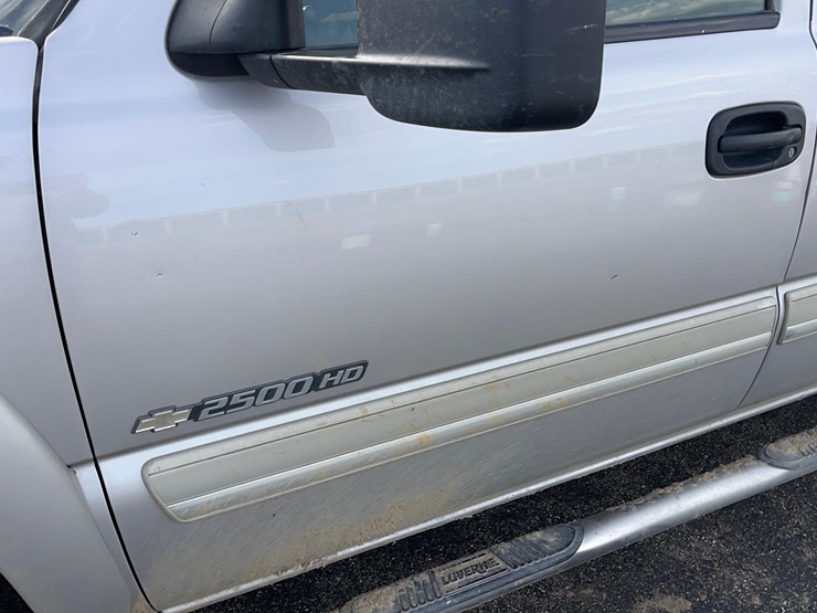 2006-chevrolet-silverado-2500-pickup-image-14
