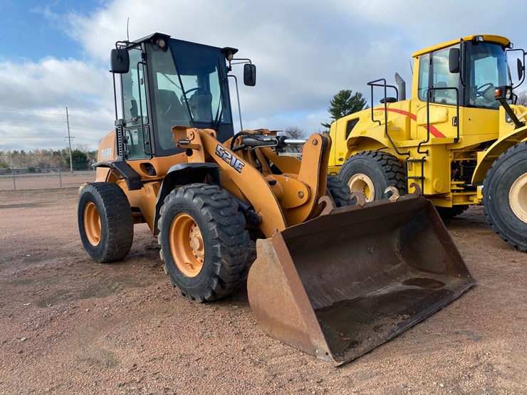 2012-case-521e-image-2